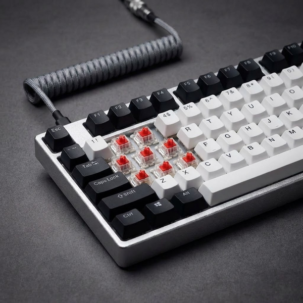 Clavier mécanique équipé de switchs linéaires Red 3-pin Magnia